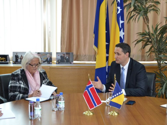 Предсједавајући Представничког дома др Денис Бећировић разговарао с амбасадорицом Краљевине Норвешке у БиХ